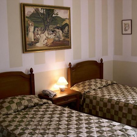 Hotel Piccolo Mondo Βουκουρέστι Δωμάτιο φωτογραφία
