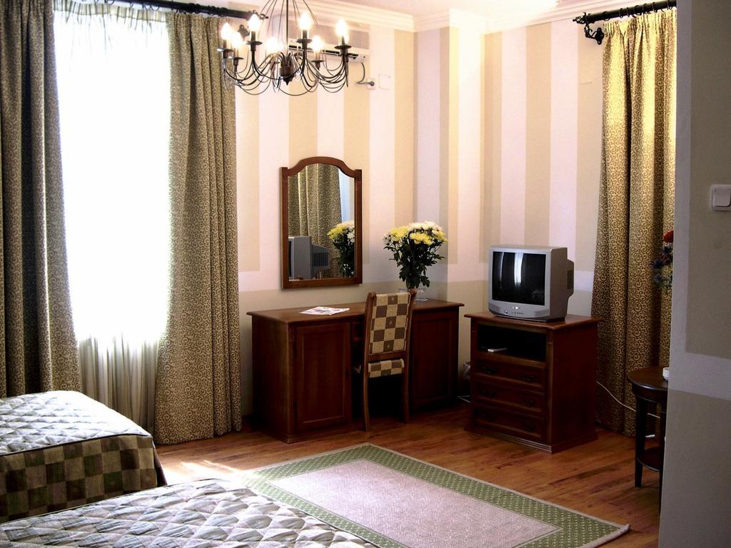 Hotel Piccolo Mondo Βουκουρέστι Δωμάτιο φωτογραφία