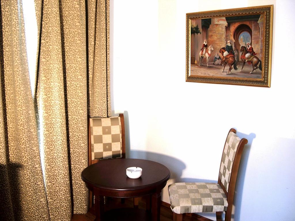 Hotel Piccolo Mondo Βουκουρέστι Δωμάτιο φωτογραφία